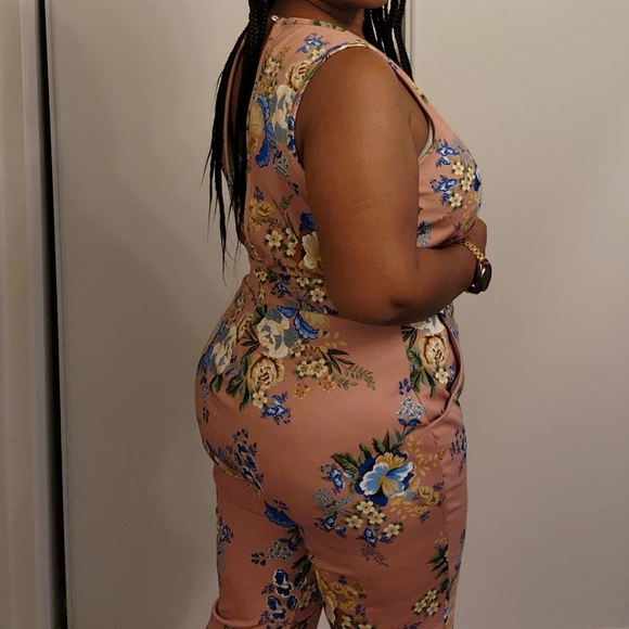 Plunge Floral jumpsuit - Picture 3 of 4